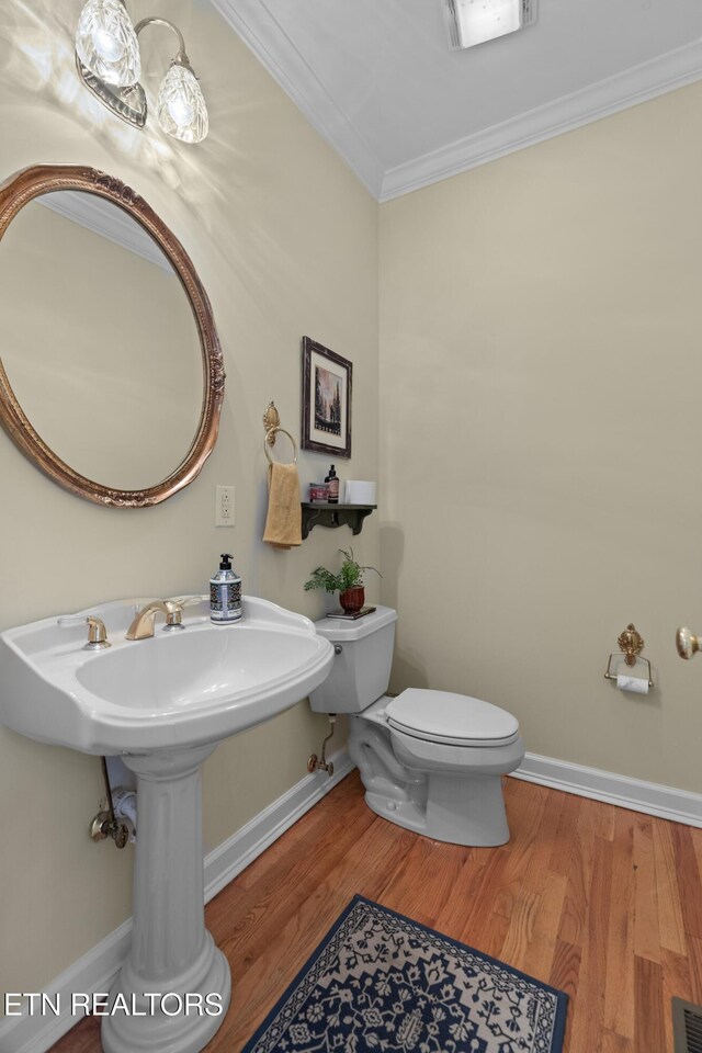 112 Reed Cir, Johnson City, TN 37601 - bathroom with wood finished floors and ornamental molding