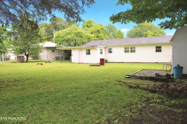 8025 Sharp Rd, Powell, TN 37849 - rear view of property with crawl space