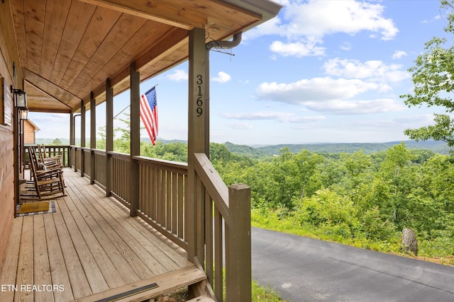 3169 Bear Mountain Ln, Sevierville, TN 37876 - wooden deck featuring a view of trees