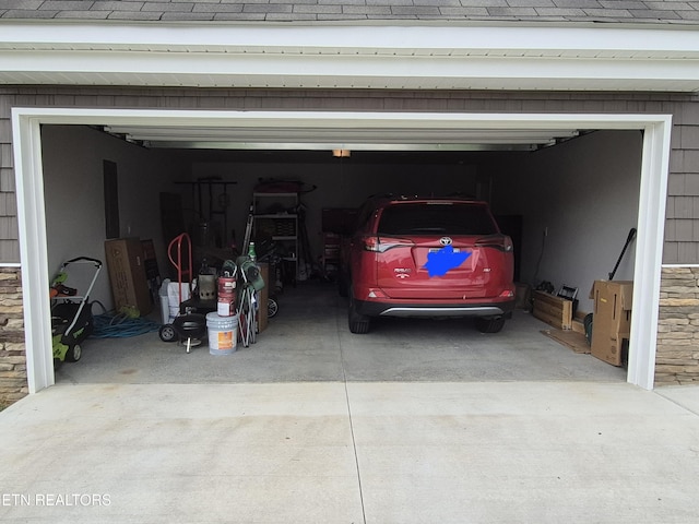 7515 Grasshopper Ln, Corryton, TN 37721 - garage with driveway