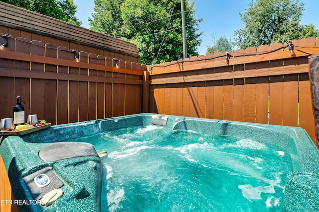 509 Thomas Loop Rd, Sevierville, TN 37876 - view of swimming pool with a hot tub