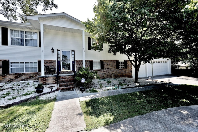 616 Loop Rd, Knoxville, TN 37934 - raised ranch featuring brick siding and concrete driveway