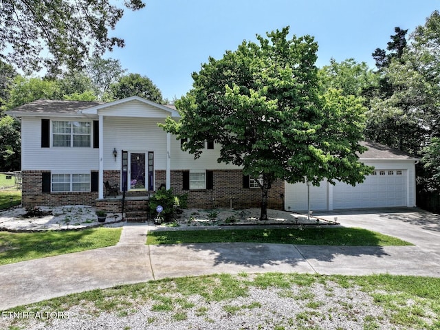 616 Loop Rd, Knoxville, TN 37934 - split foyer home with brick siding and concrete driveway