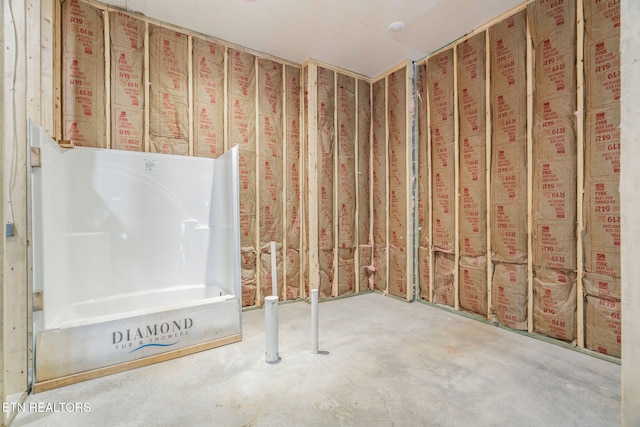 1100 Regality Way, Knoxville, TN 37923 - bathroom featuring concrete floors