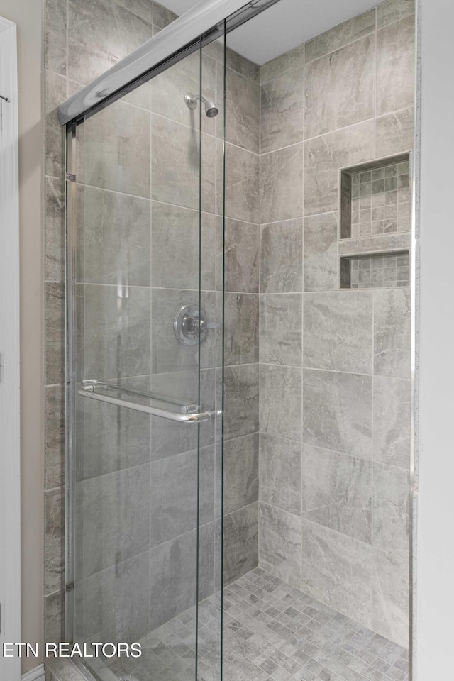 1152 Cloud View Dr, Powell, TN 37849 - full bathroom featuring a stall shower