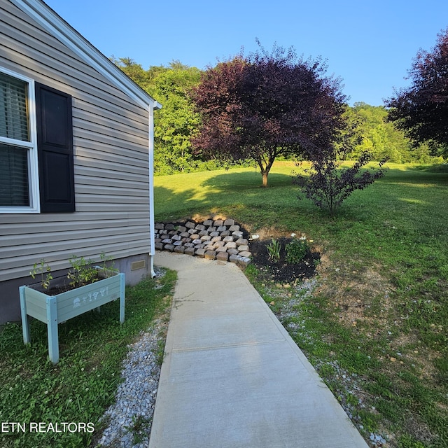 1911 Branam Hill Rd, Jellico, TN 37762 - view of grassy yard