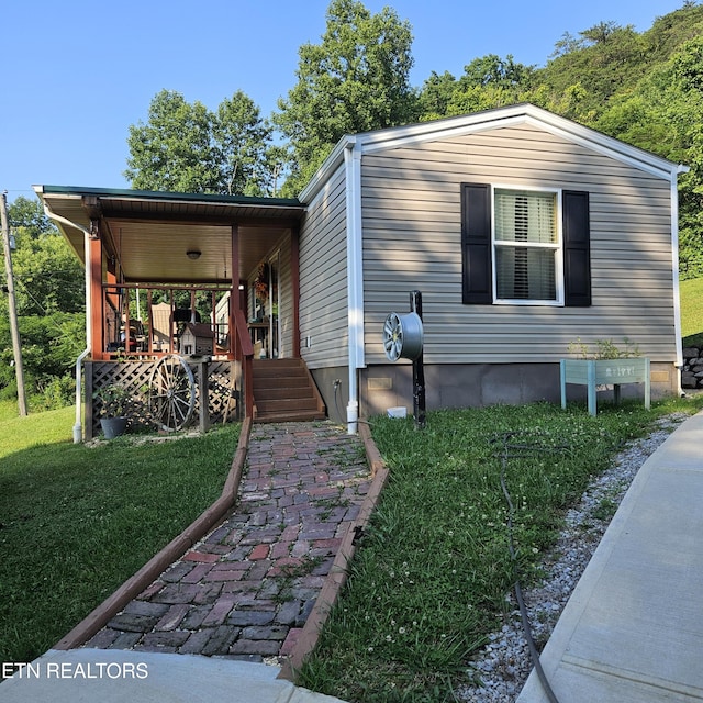 1911 Branam Hill Rd, Jellico, TN 37762 - manufactured / mobile home featuring a front lawn and a porch