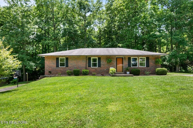 382 Tionesta Dr, Jacksboro, TN 37757 - ranch-style home with brick siding and a front yard
