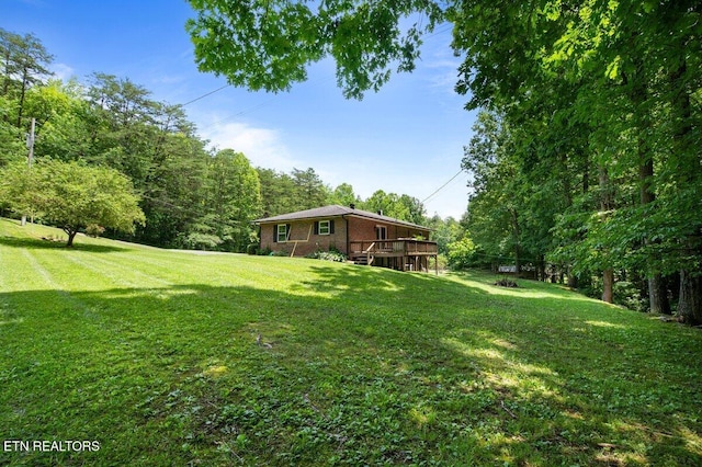 382 Tionesta Dr, Jacksboro, TN 37757 - view of grassy yard featuring a wooden deck