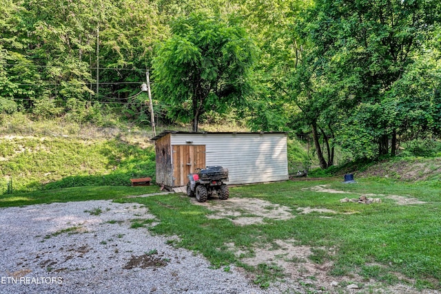 163 Ridge Rd, Sharps Chapel, TN 37866 - view of grassy yard featuring a storage shed and a view of trees