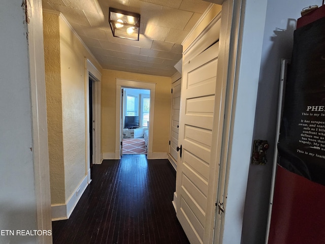 2824 W Cumberland Ave, Middlesboro, KY 40965 - corridor featuring baseboards and hardwood / wood-style floors