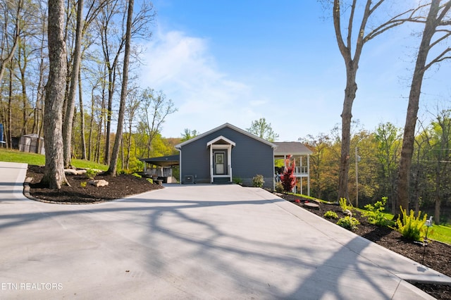 238 Mac Ivey Ln, Lafollette, TN 37766 - view of front facade featuring concrete driveway