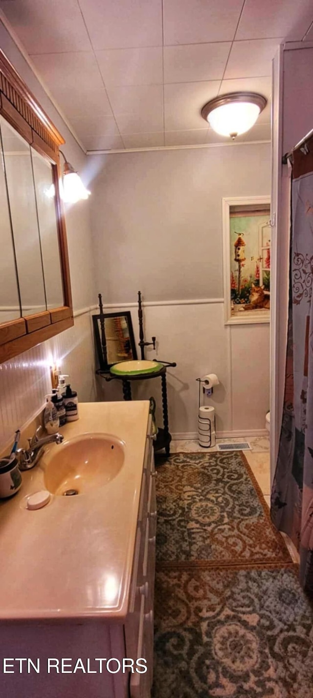 1591 Big Ridge Rd, Spring City, TN 37381 - full bath with vanity and a shower with shower curtain