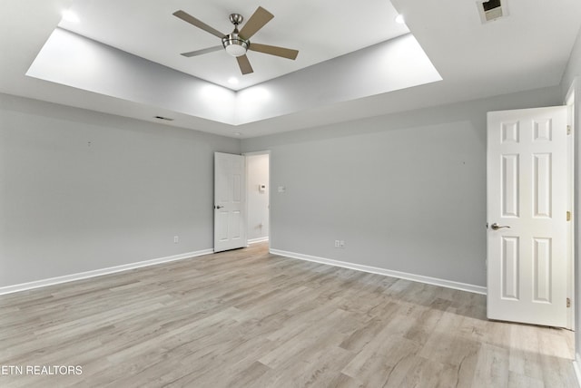 8808 Cedar Springs Ln, Knoxville, TN 37923 - unfurnished room with a ceiling fan, light wood-style floors, and recessed lighting