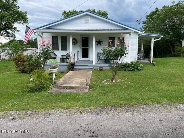 3207 Dove Ln, White Pine, TN 37890 - bungalow-style house with a porch and a front yard