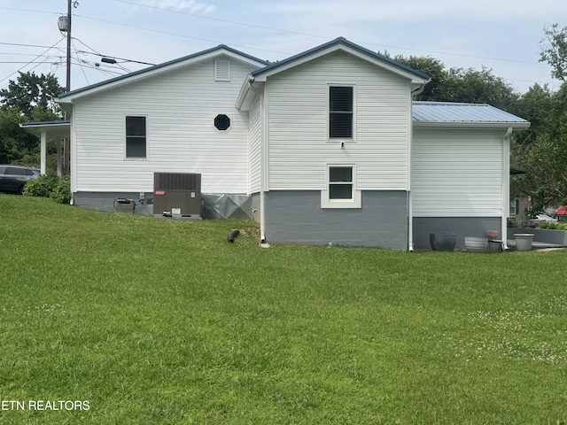 3207 Dove Ln, White Pine, TN 37890 - view of side of home featuring a lawn and a metal roof