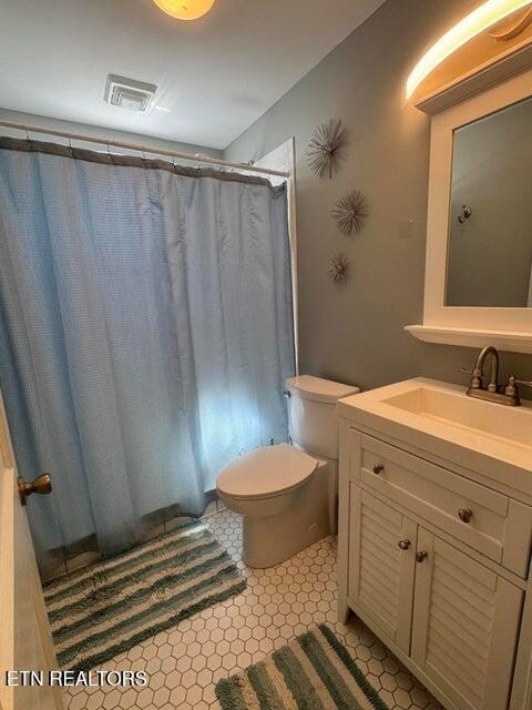 3207 Dove Ln, White Pine, TN 37890 - full bath with vanity, tile patterned flooring, and curtained shower