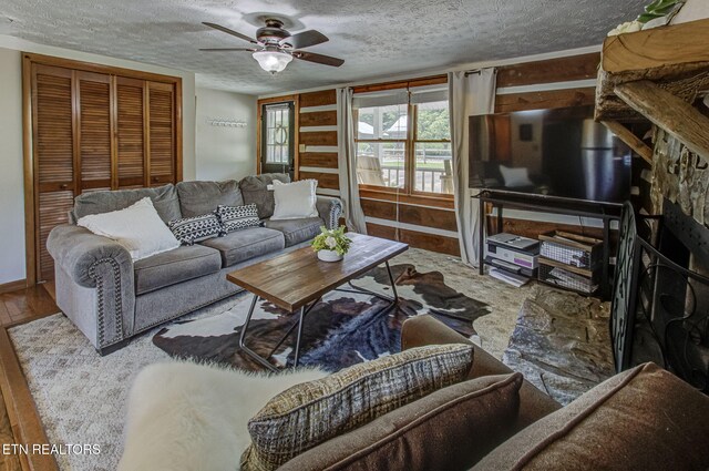 922 Campfire Pt, Dandridge, TN 37725 - photo 14