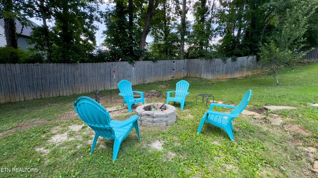 1517 Randal Park Dr, Knoxville, TN 37922 - fenced backyard featuring an outdoor fire pit