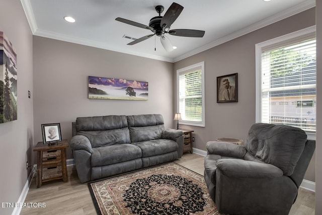 129 Dudi Trl, Vonore, TN 37885 - living area featuring light wood-type flooring, ceiling fan, recessed lighting, and ornamental molding