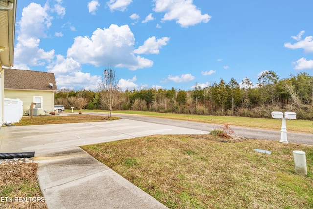 121 Fallberry St, Oak Ridge, TN 37830 - view of grassy yard with concrete driveway