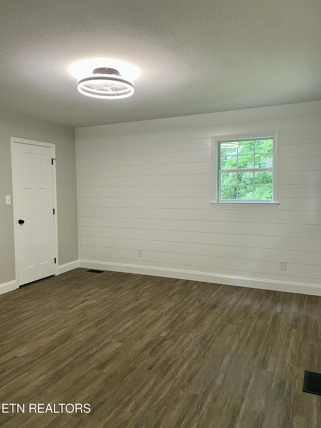 506 Snead Dr, Crossville, TN 38572 - empty room with dark wood-style flooring and a textured ceiling