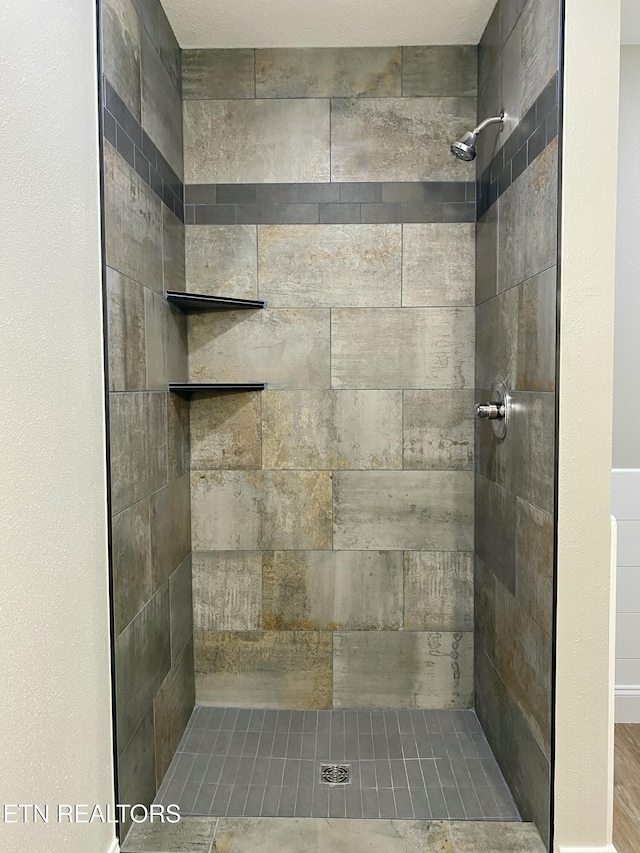 506 Snead Dr, Crossville, TN 38572 - full bath with tiled shower
