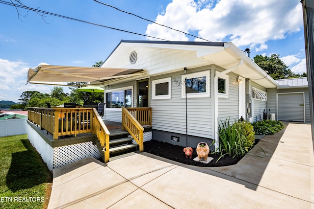1595 Wa Ni Village Rd, Rutledge, TN 37861 - shotgun-style home featuring crawl space and a deck