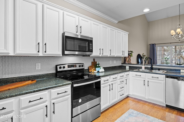 10867 Carpenter Run Ln Unit 44, Knoxville, TN 37932 - kitchen featuring appliances with stainless steel finishes, a chandelier, white cabinetry, decorative backsplash, and recessed lighting