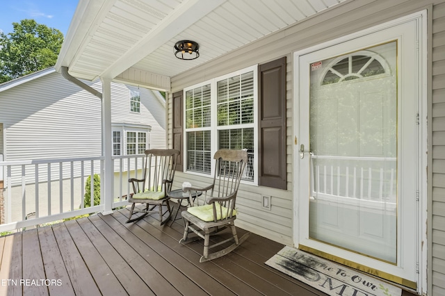 814 Plantation Dr, Pigeon Forge, TN 37863 - view of wooden porch