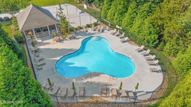 1213 Whisper Trace Ln, Knoxville, TN 37919 - community pool with a patio area and an outdoor structure