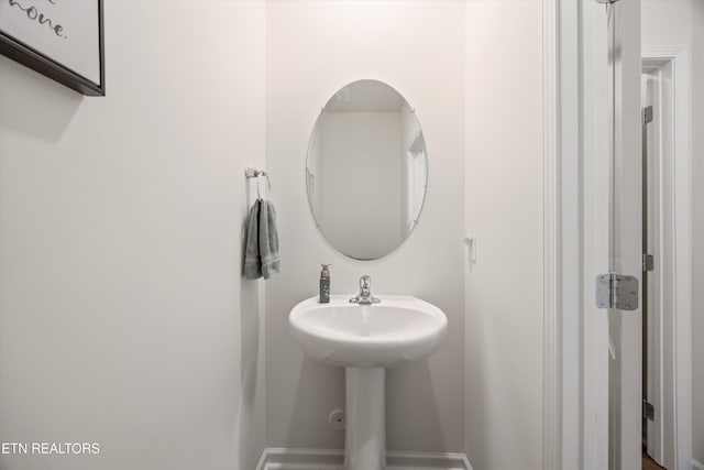 10630 Lady May Ln, Knoxville, TN 37931 - bathroom with baseboards