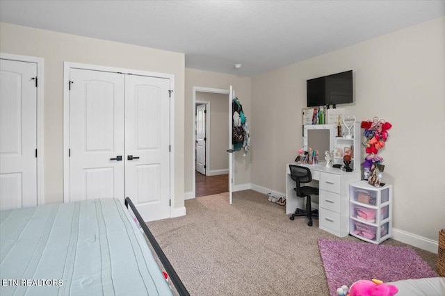 226 Hilldale Ln, Lafollette, TN 37766 - carpeted bedroom featuring a closet and an office area