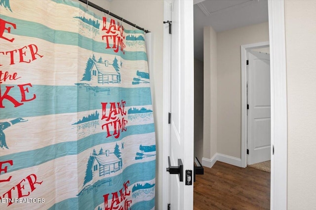 226 Hilldale Ln, Lafollette, TN 37766 - full bath with wood finished floors and baseboards