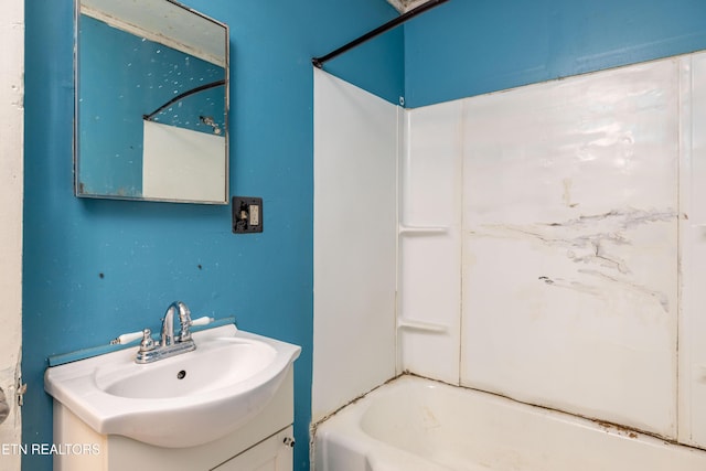 204 Hillview Ave, Knoxville, TN 37914 - bathroom featuring vanity and shower / washtub combination