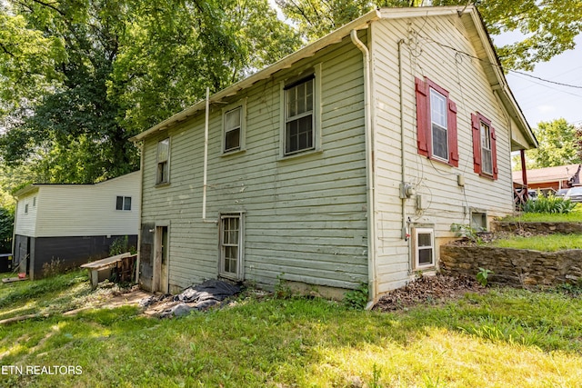 204 Hillview Ave, Knoxville, TN 37914 - back of property with a lawn