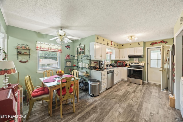 137 Jasper Dr, Crossville, TN 38558 - kitchen with stainless steel appliances, a textured ceiling, under cabinet range hood, light wood-style floors, and ceiling fan