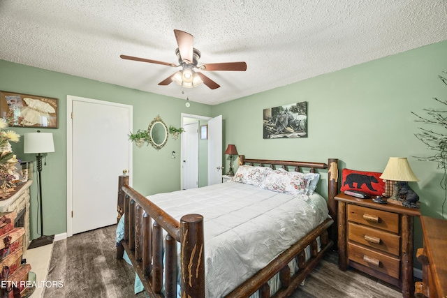137 Jasper Dr, Crossville, TN 38558 - bedroom with wood finished floors, a textured ceiling, and ceiling fan