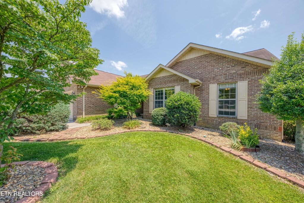 2294 Willingham Ln, Maryville, TN 37803 - view of front of house featuring brick siding and a front lawn