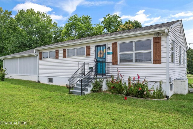 2931 E Emory Rd, Knoxville, TN 37938 - view of front facade featuring a front yard