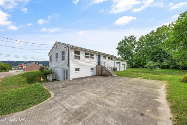 2931 E Emory Rd, Knoxville, TN 37938 - view of front of home with a front lawn