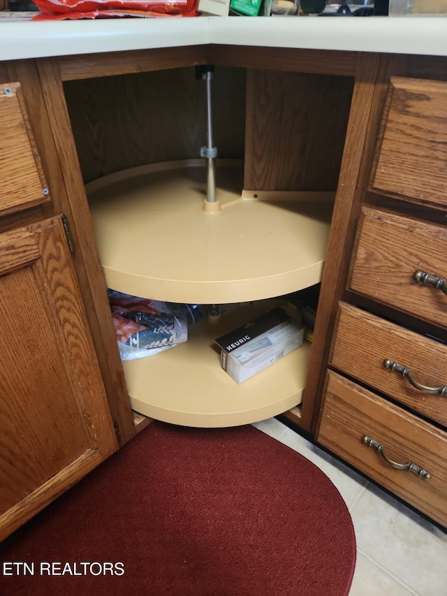 11336 Wrens Nest Ln, Knoxville, TN 37932 - detailed view of brown cabinets