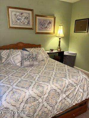 11336 Wrens Nest Ln, Knoxville, TN 37932 - carpeted bedroom with baseboards