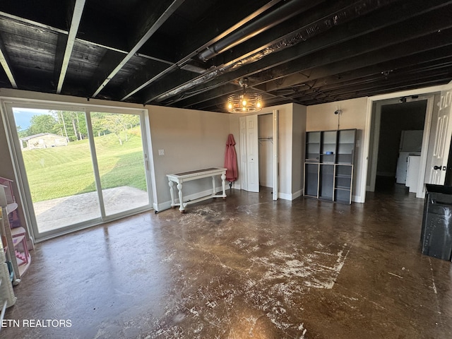 115 Red Oak Ln, New Tazewell, TN 37825 - living area featuring finished concrete floors and baseboards