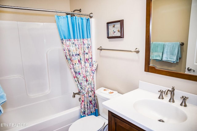 520 Wimberly Rd, Crossville, TN 38558 - bathroom featuring vanity and shower / tub combo