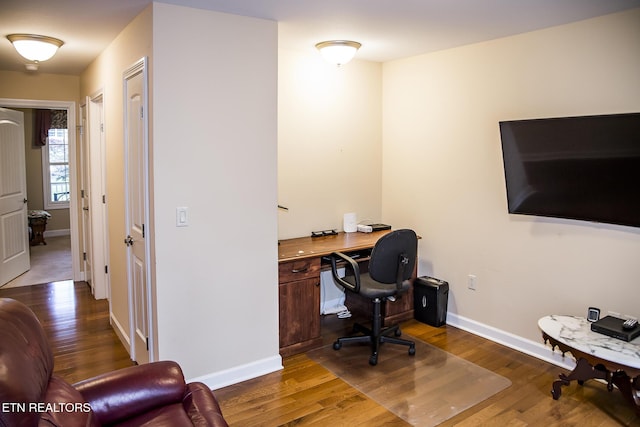 520 Wimberly Rd, Crossville, TN 38558 - office space with wood finished floors and baseboards