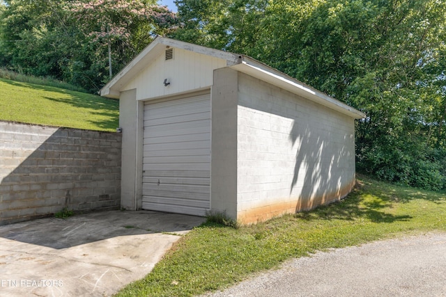 1175 Cardnal Cv, Rutledge, TN 37861 - detached garage with driveway