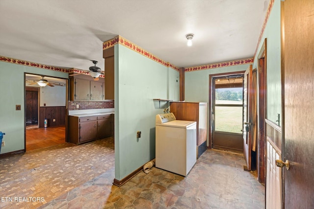 245 County Road 775, Riceville, TN 37370 - laundry room featuring washer / dryer and ceiling fan