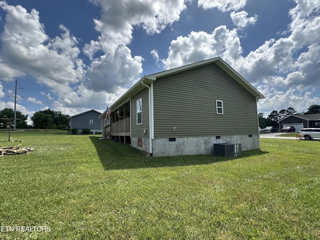 101 Maca Ridge Cir, Clarkrange, TN 38553 - view of side of property with a lawn and crawl space
