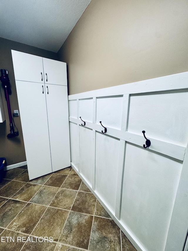 13001 Sanderling Ln, Knoxville, TN 37922 - mudroom featuring stone tile floors